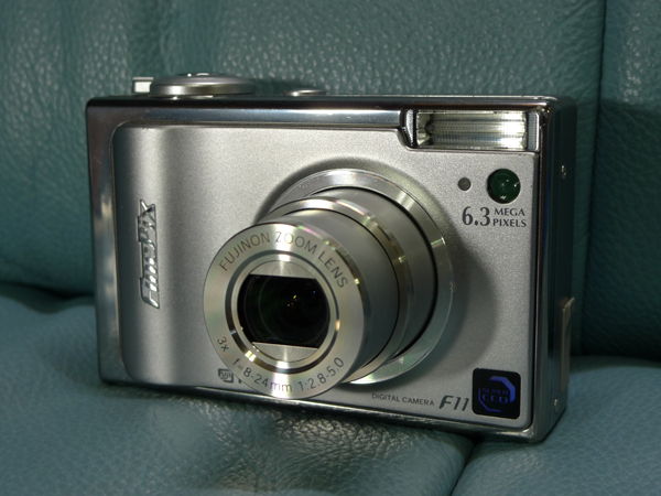 SDカードは付属しません【美品】 FUJIFILM FinePix F11